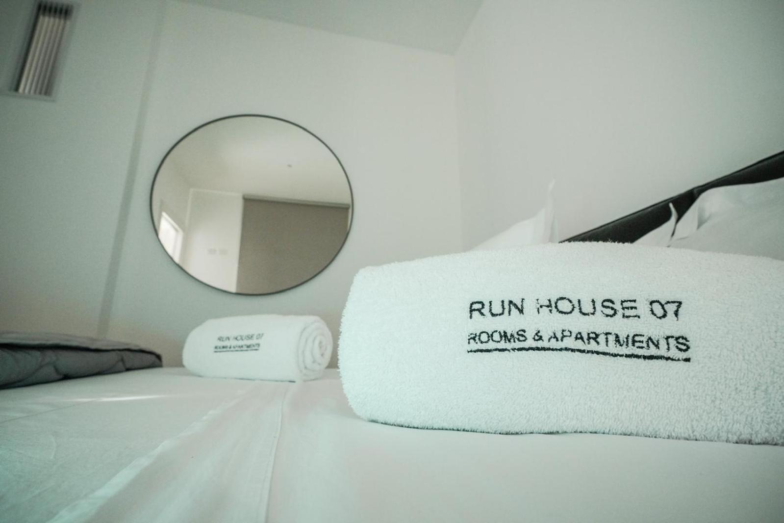 Run House 07 Rooms & Apartments 卡萨诺德莱穆尔杰 外观 照片
