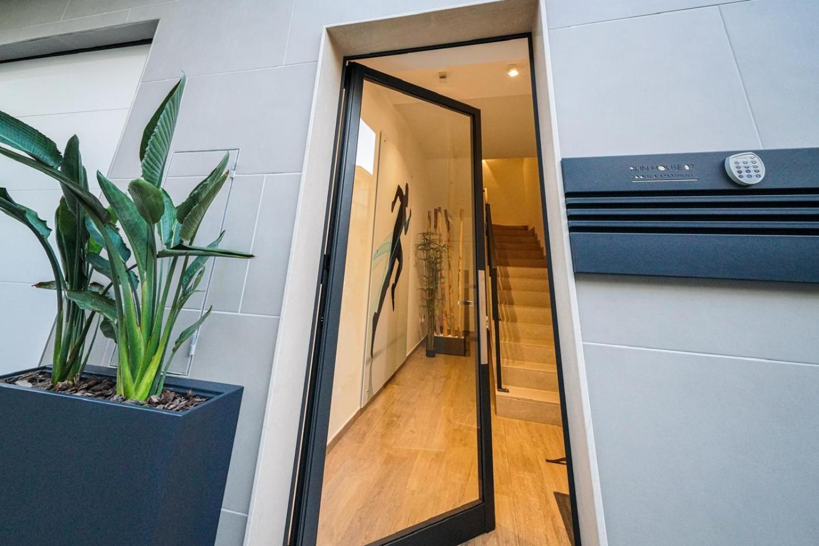Run House 07 Rooms & Apartments 卡萨诺德莱穆尔杰 外观 照片